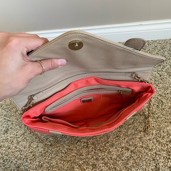 Guess clutch purse - Picture 2 of 3